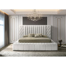  Crown Mark Danbury 5201WH-Q Queen Bed - White IMAGE 7